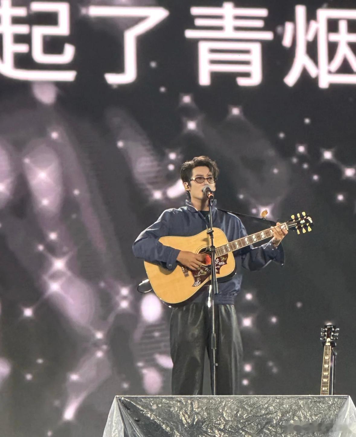 音乐是于适的情绪出口，把所有喧嚣都揉进了旋律里于适 很多人在搞我 ​​​
