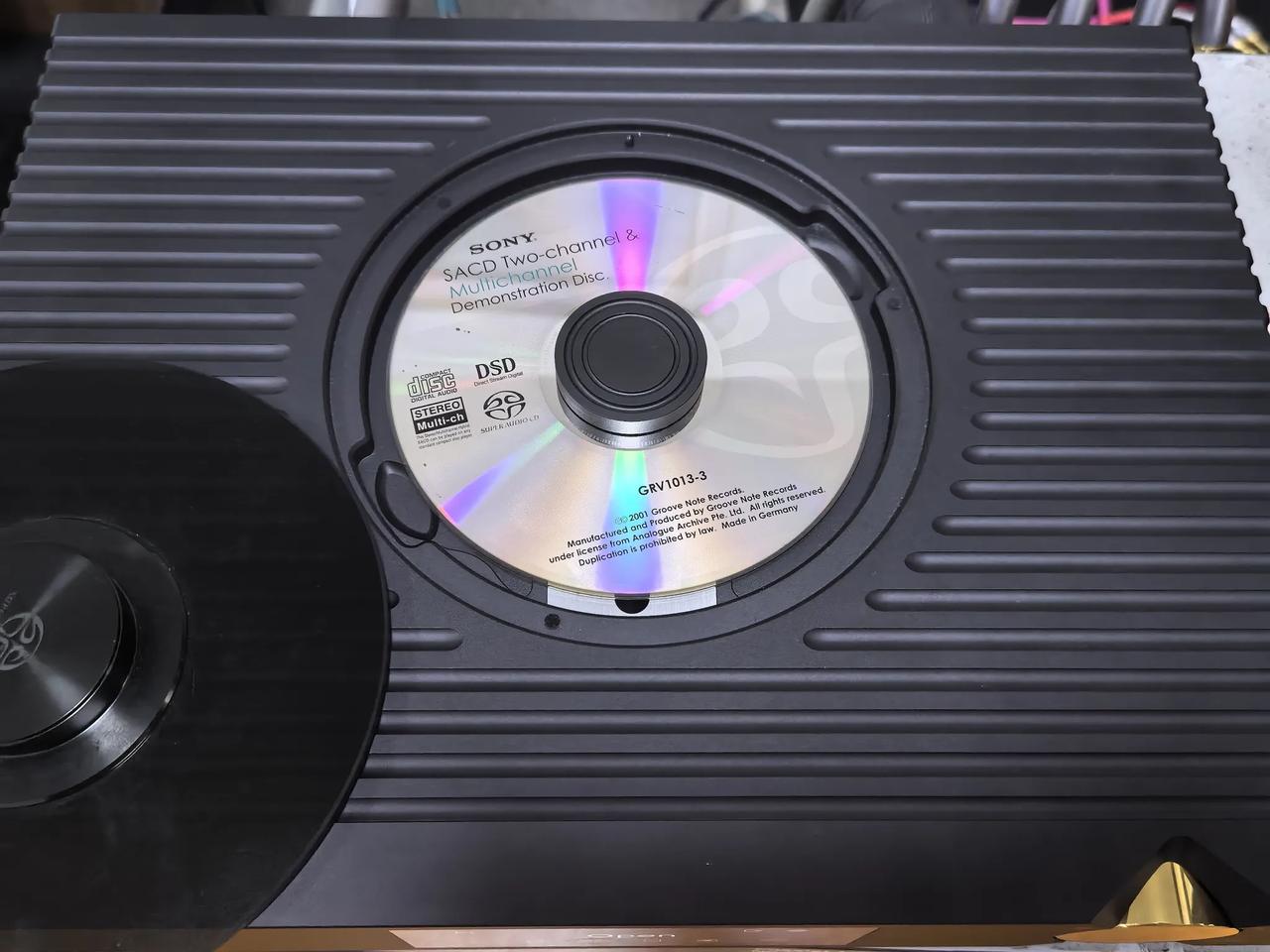 这是欧尼士ONIX的XST20纯转盘（SACD/CD）播放2001年索尼出版的S