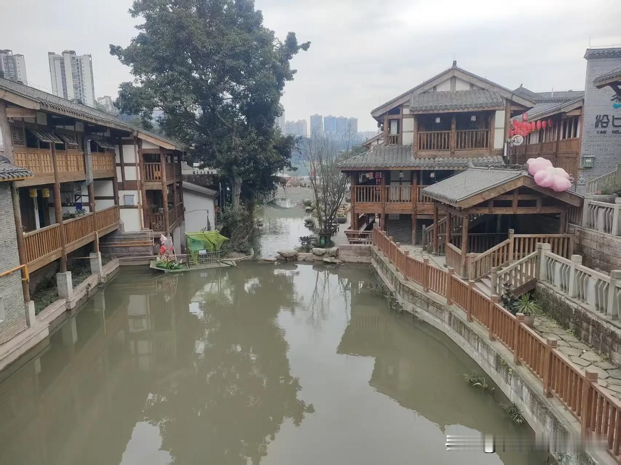 同方股份周五大跌点评：恐慌是假，低位吸筹是真
3 月 20 日，同方股份收报8.