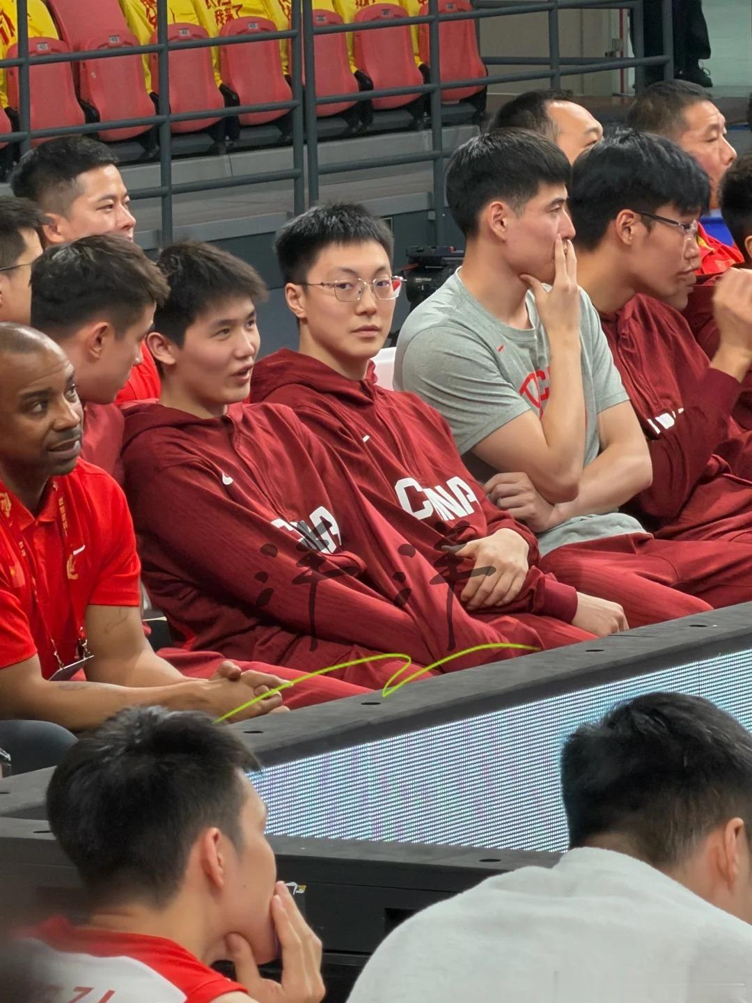 昨晚男篮82-78战胜塞尔维亚KK FMP，徐昕与王俊杰成为赢球两大核心。王俊杰