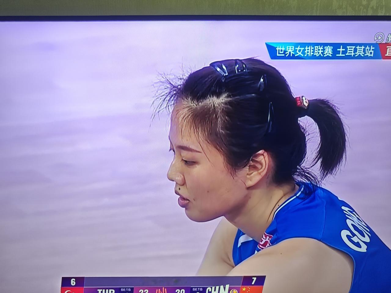 运动员比赛时的状态确实很重要
     昨天，香港站，中国女排首战加拿大，赛前担