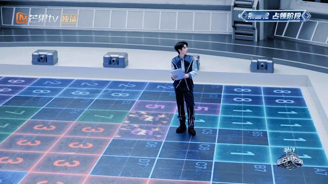 #陈哲远魔方密逃是两个人吧# 不得不说，陈哲远在魔方和密逃中的表现简直判若两人，