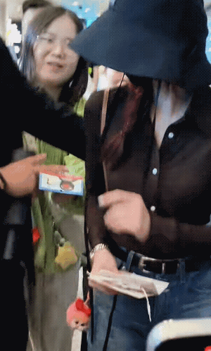 刘诗诗染红发刘诗诗[超话] 刘诗诗染红发！一沫真挚的情话 ​​​