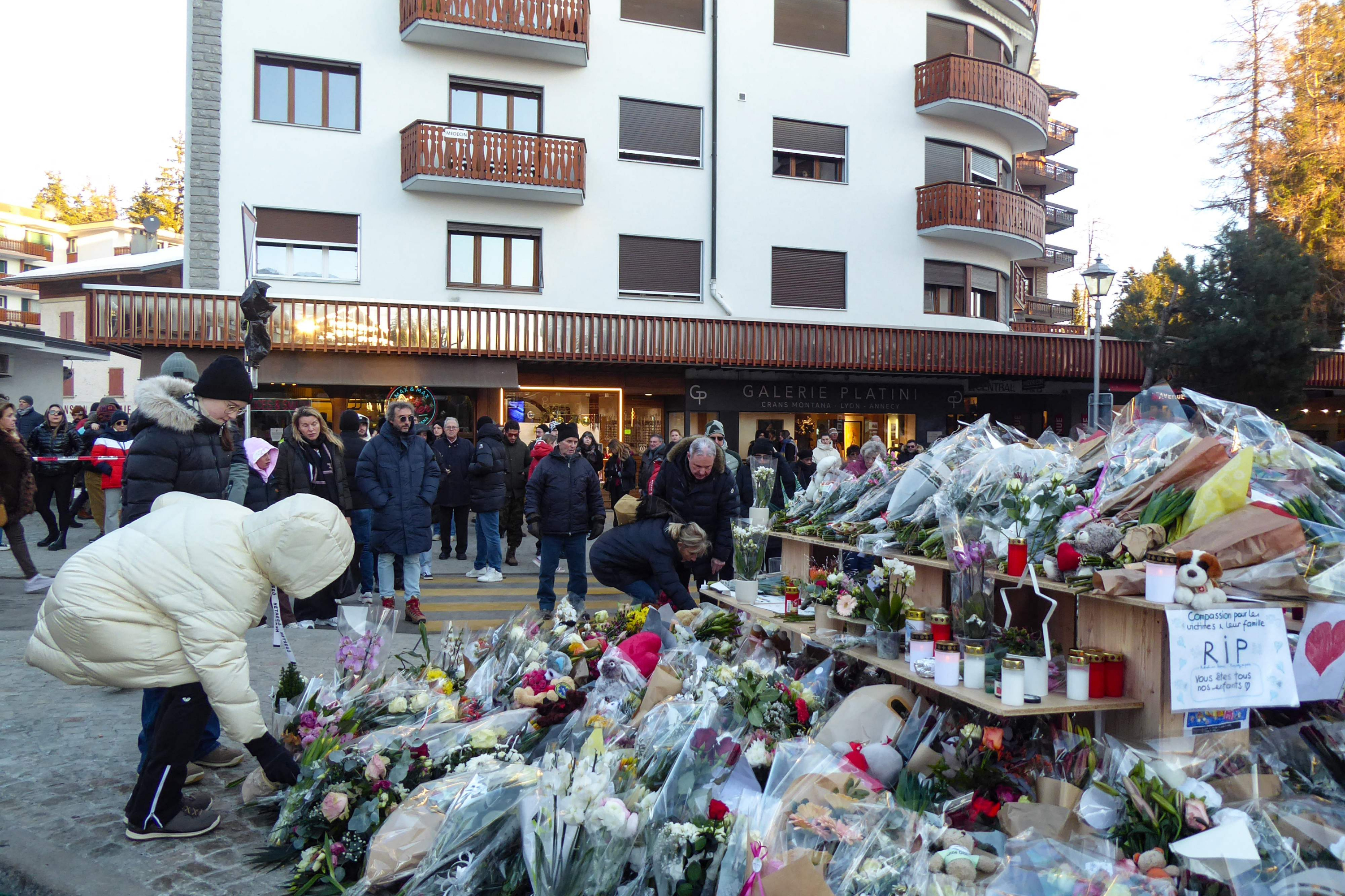 #瑞士酒吧火灾或由劣质隔音材料引发#【瑞士酒吧火灾失控或因劣质隔音泡沫所致】据法