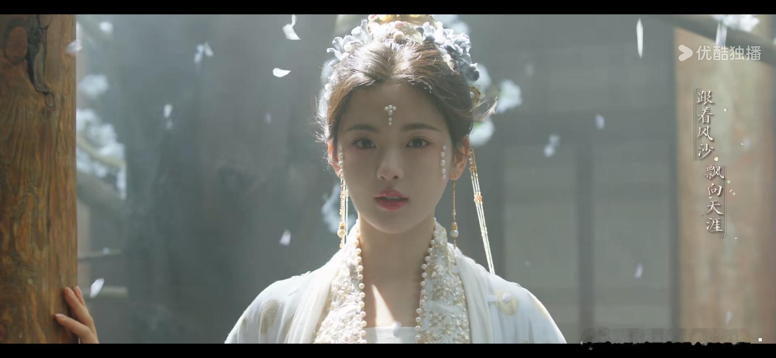 越姐在墨雨云间里是真漂亮她像女主的白月光，女主干成一件事了她就漂漂亮亮出来一下 