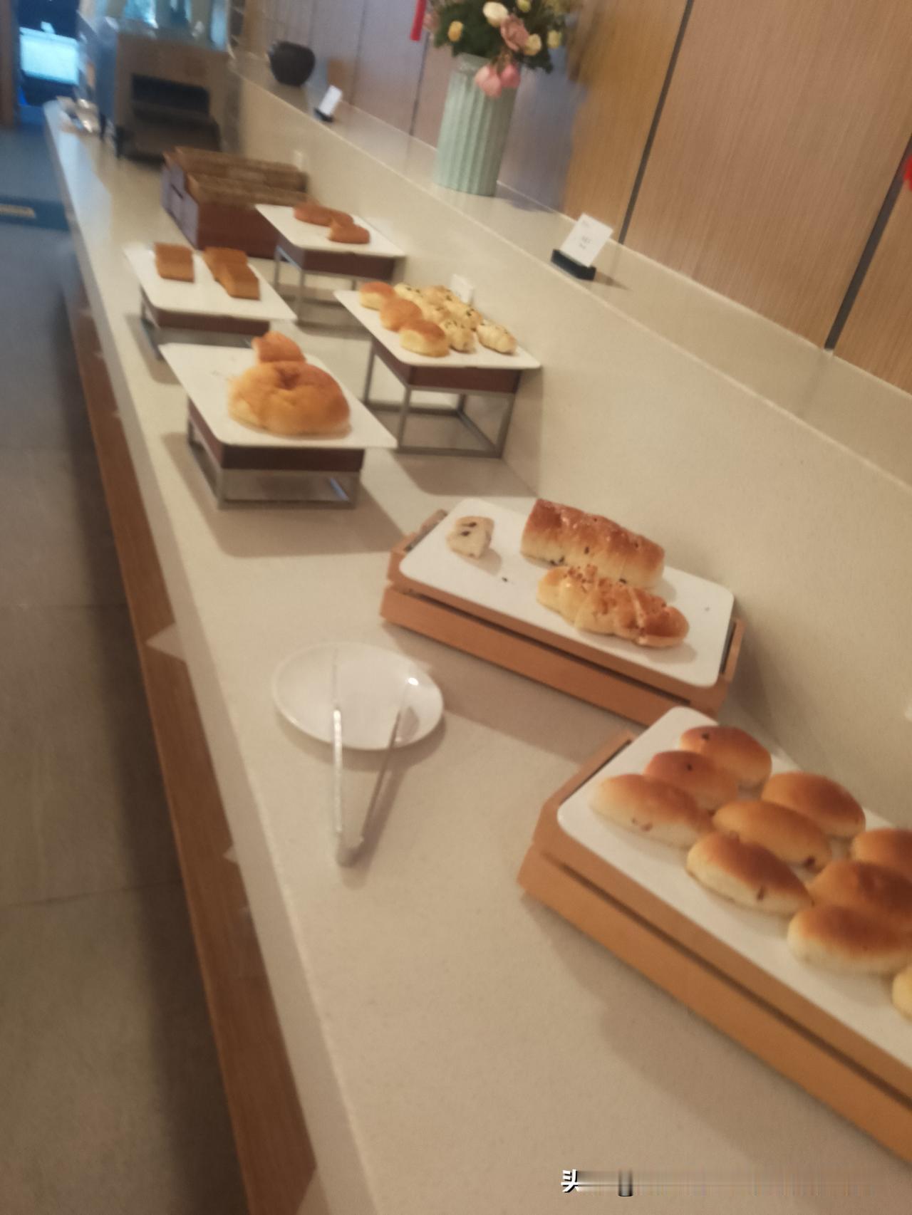 分享一张最近随手拍的照片美食诱惑！满🈵的口水流了一地，却又一块都不想吃，为什么