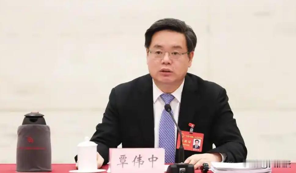 8月24日刚辞去深圳市市长，转岗省人大不到一个月，审查调查的通报就来了[酷拽][