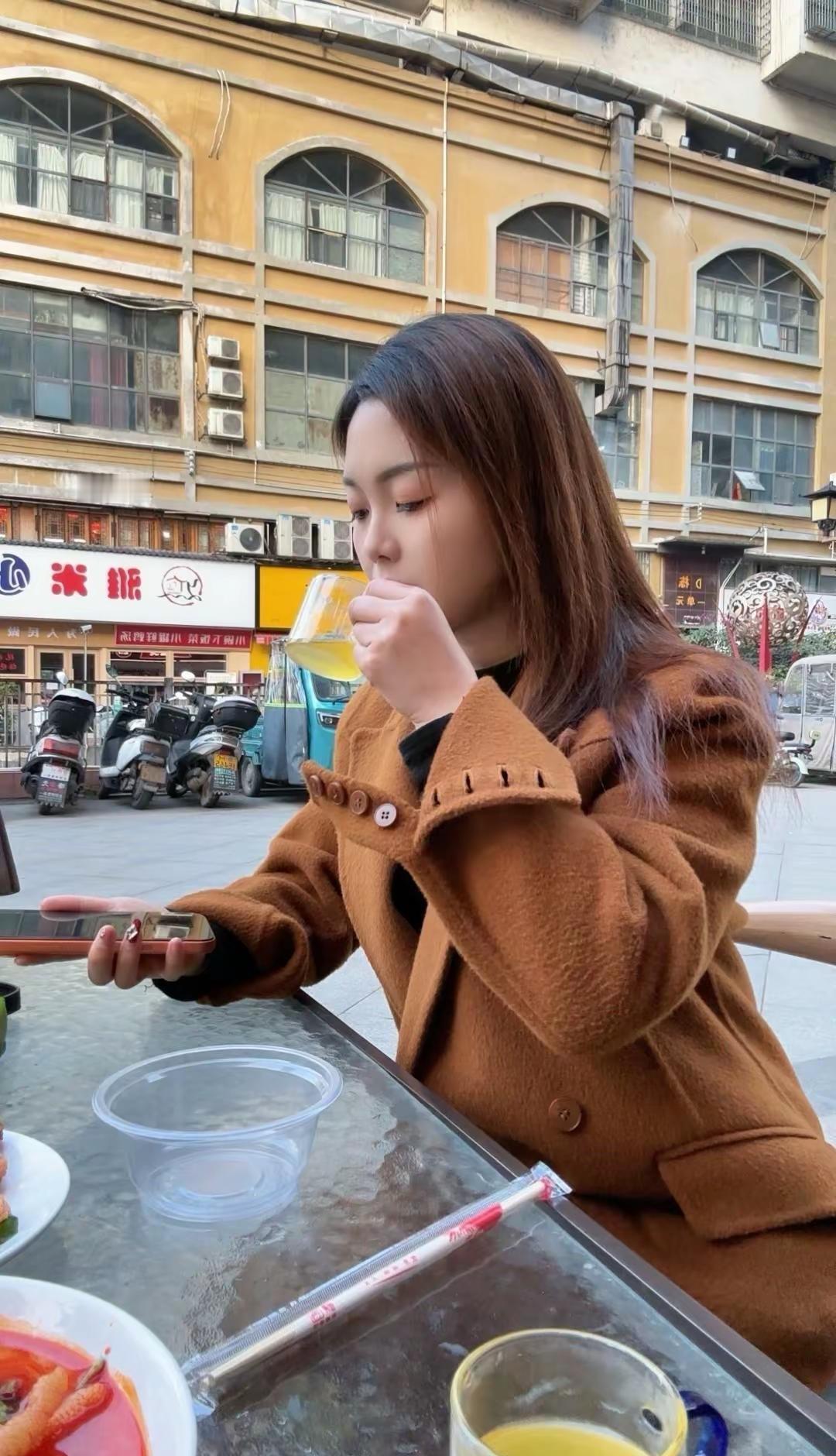 突然没那么多想要的了，只想安安静静的生活一年又一年。