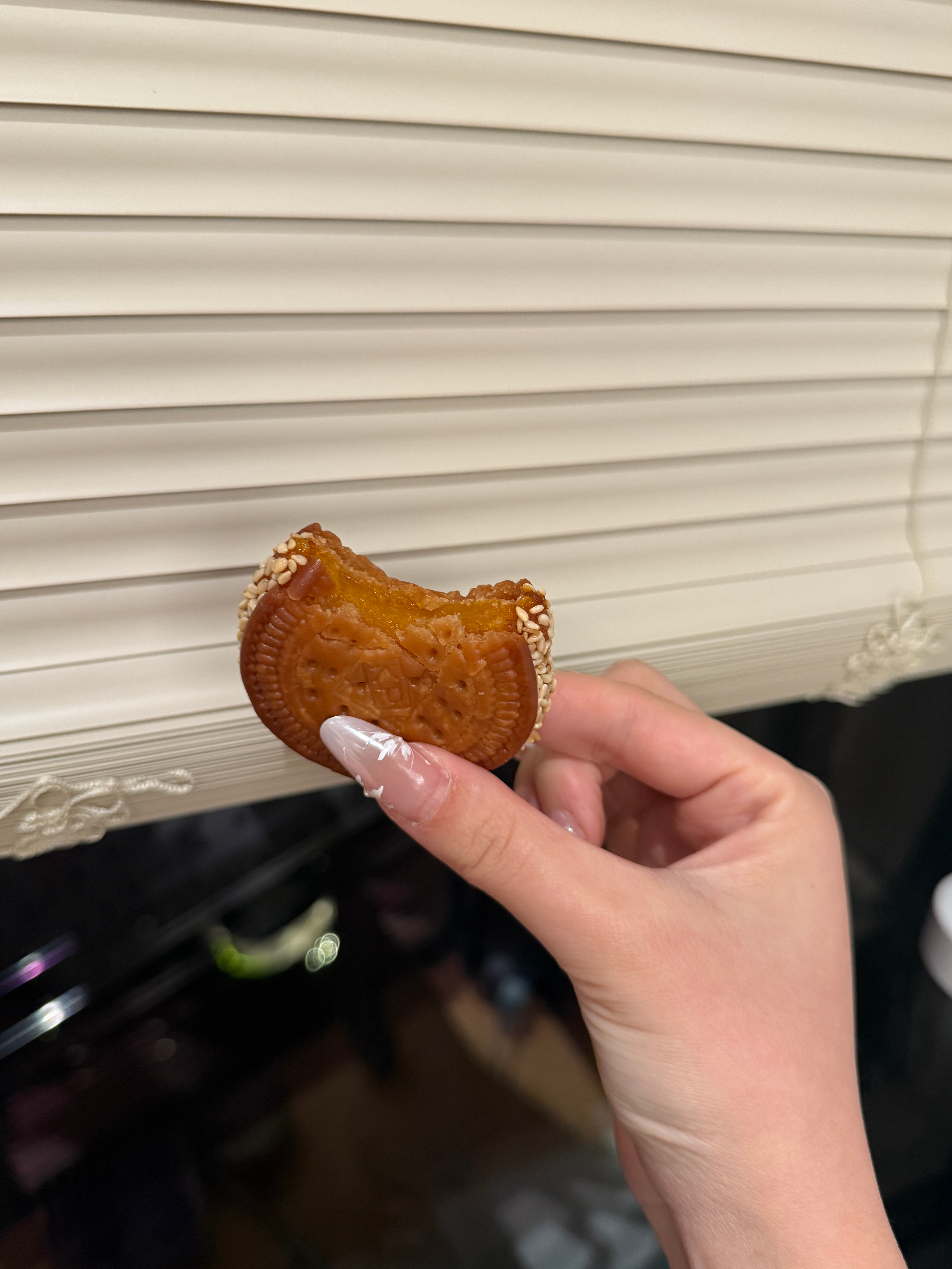 汪保来的南瓜饼太好吃了！！即使它是热量炸弹我也非吃不可！！想了三天！！就吃一块