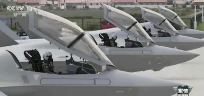 美军要彻底绝望了，解放军空军歼35A已大规模量产，可内置6枚霹雳16击落F35，