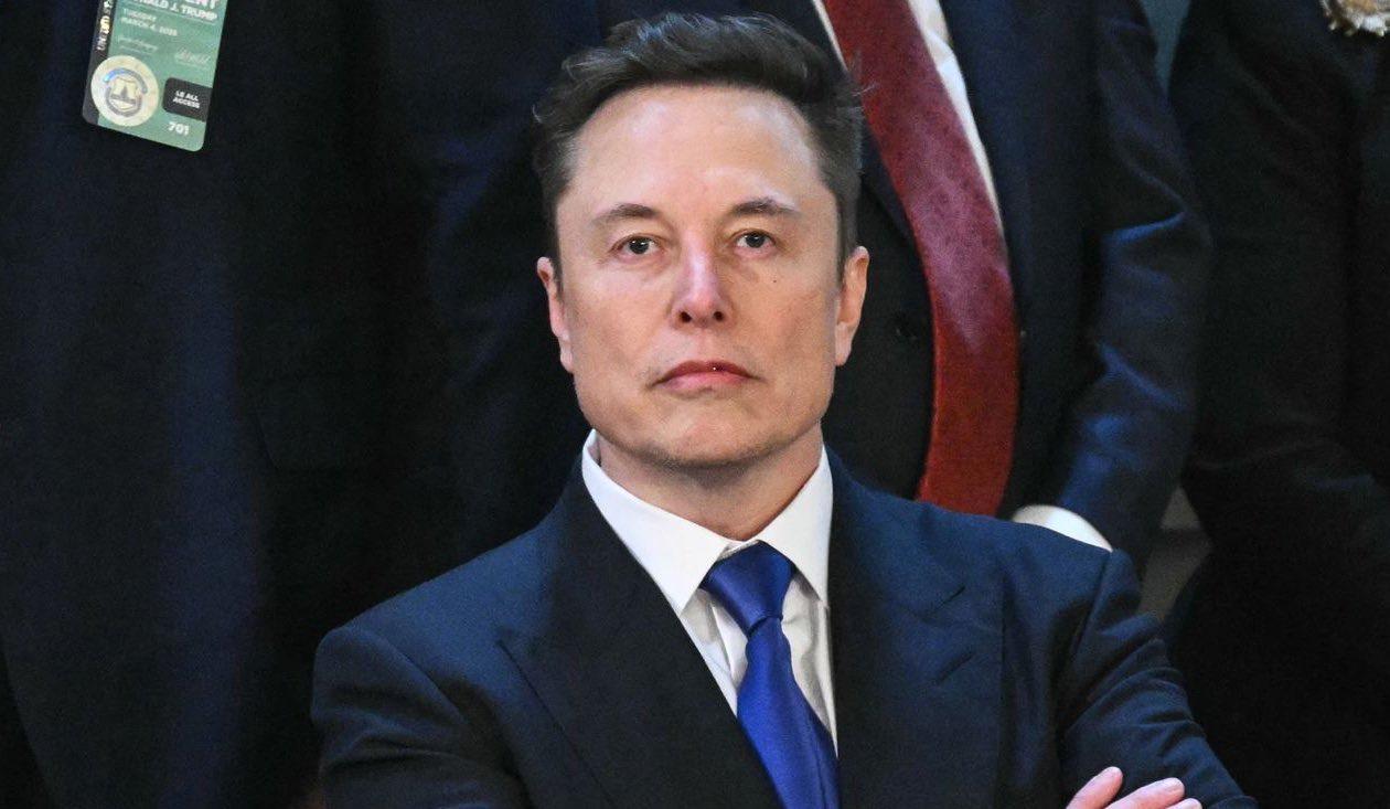 新闻快讯——埃隆·马斯克称英国已“沦为一座监狱岛”。