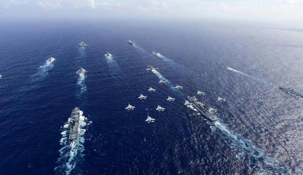 美日达成一致，不许改变台海现状，还要踢开中国，中方反击不过夜

特朗普与日本首相