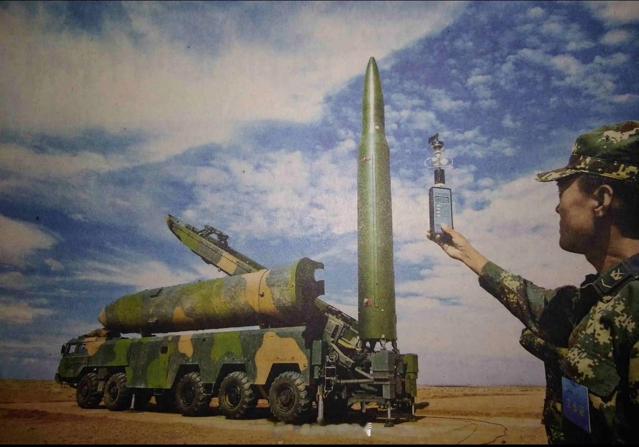 超级大的子弹一枚，这是火箭军的东风-16中短程地地弹道导弹，是专门为日本和台湾岛