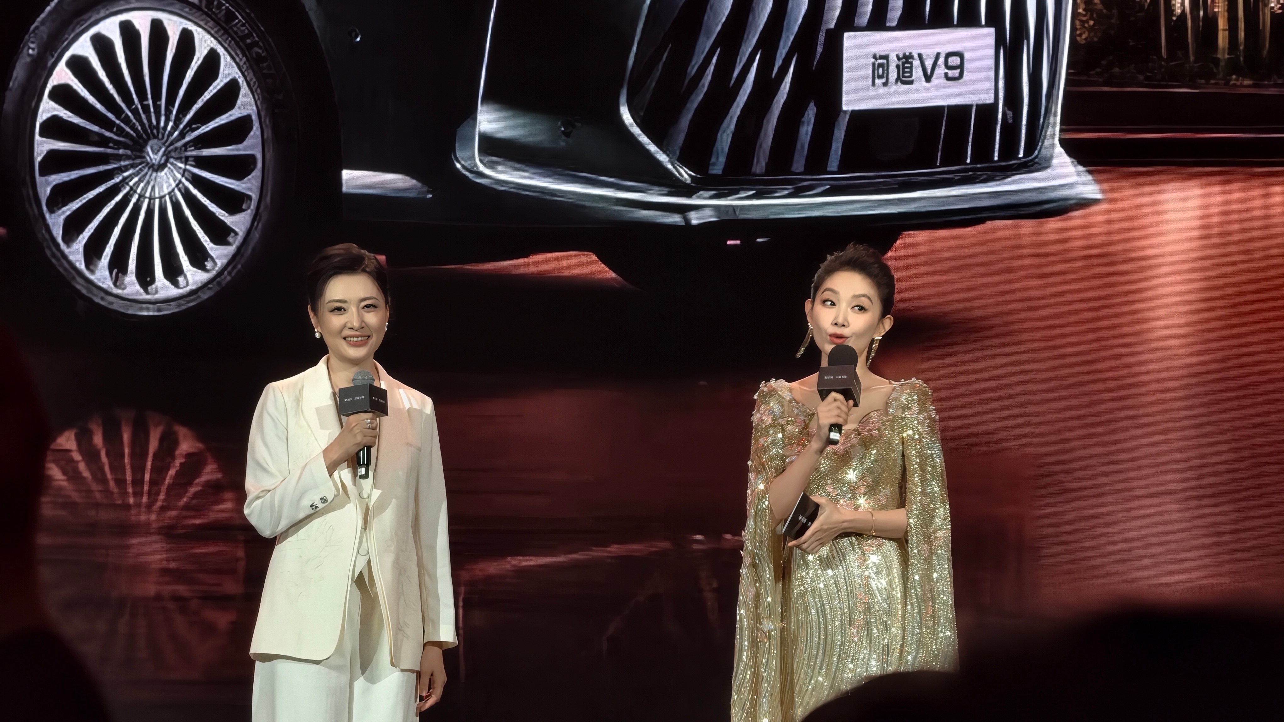 台上两位周涛和刘婧都是师姐，更是榜样。极狐问道v9重磅上市