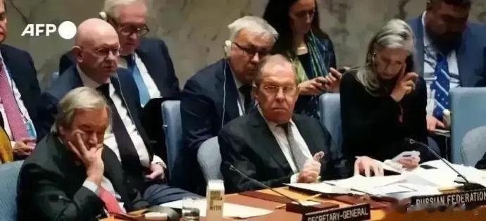 俄罗斯外长提议联合国总部搬出美国，古特雷斯装睡不吭声[捂脸]。为啥会这表情？我估