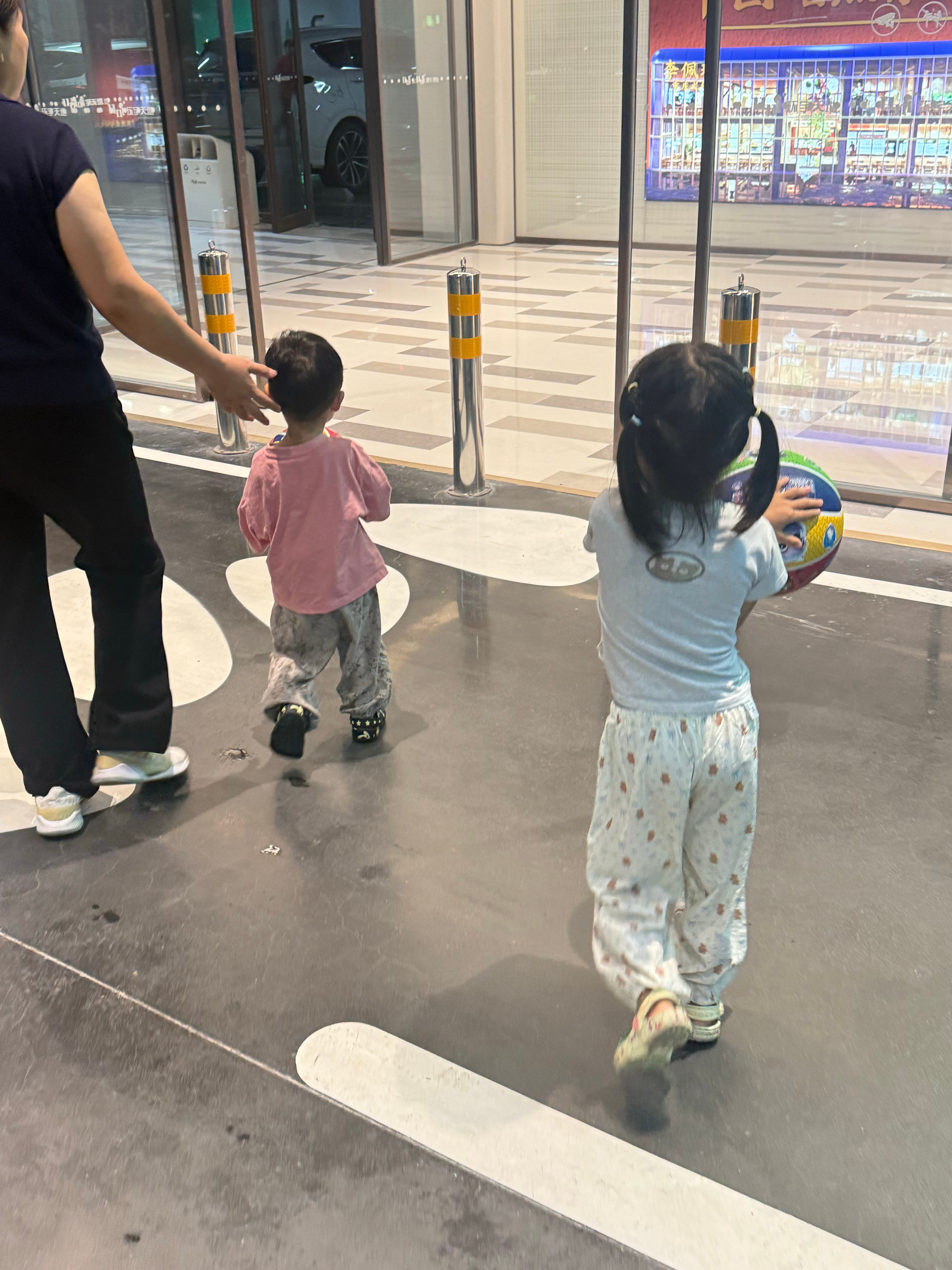 孩子穿搭谨代表孩子个人审美[泪奔]每天都得把衣柜翻个底朝天，找出最丑的几件衣服来