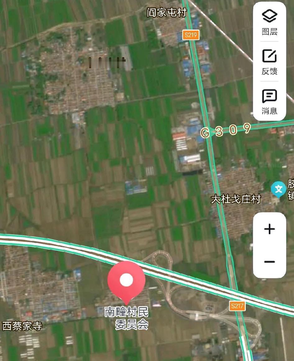 南疃村位于青岛胶州市胶北街道办事处东北部，距办事处驻地6公里，东邻胶莱街道大杜戈