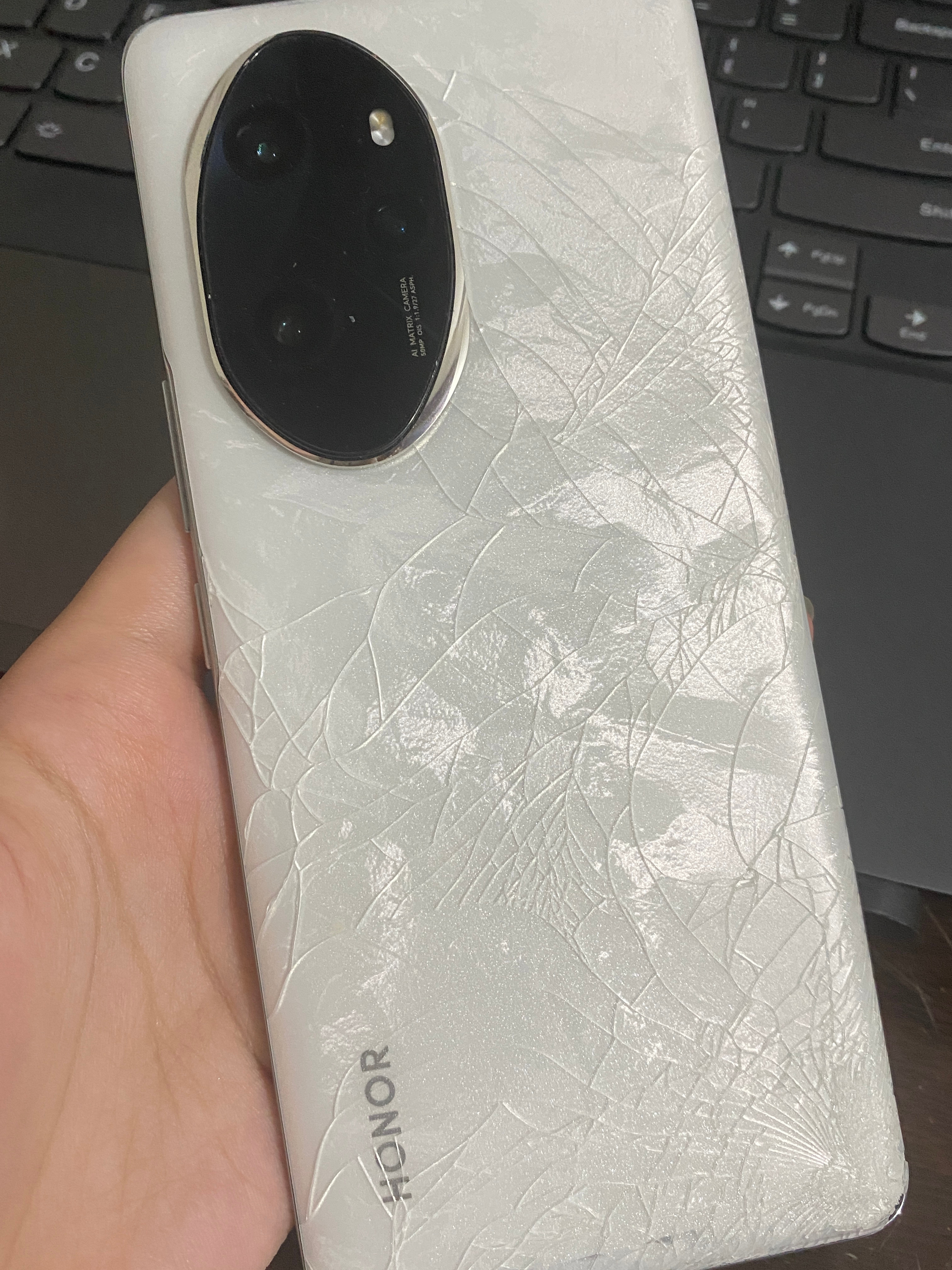 qf的手机未必摔得有我的惨😅（虽然是个备用机。 