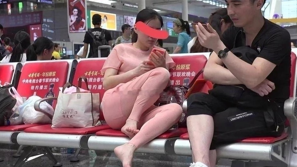 到底该不该提醒她呢？ ​​​
