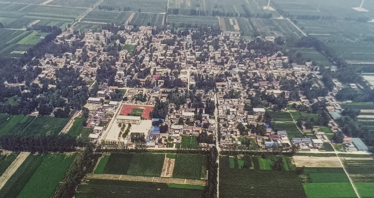 鄄城县什集镇杨岗村
杨岗村在鄄城县西南45华里，距离乡镇驻地12华里。东临吴店村