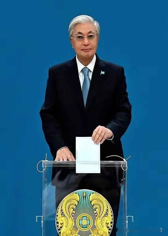 当今世界，发展与机遇并存，面临诸多风险与挑战，地缘政治正在深刻变化，在这种形势下