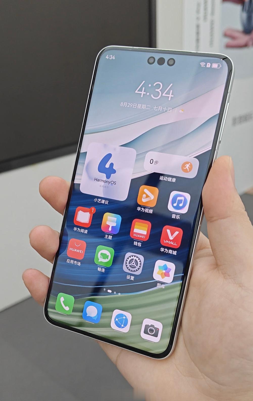 这次Mate 60 Pro用的是微曲屏，直屏爱好者打几分？[灵光一闪]入手的都选