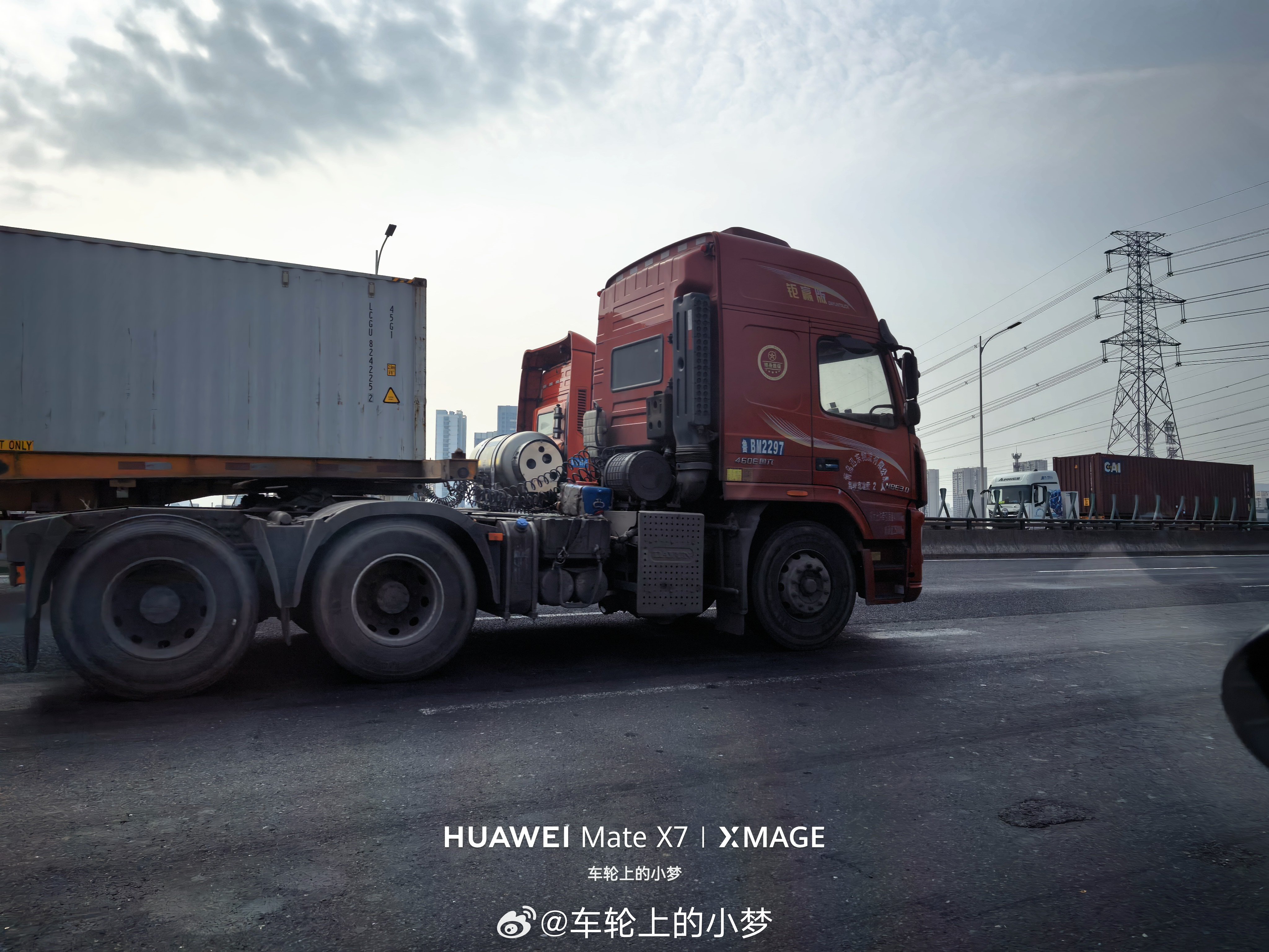 青岛地震了？原来是这些车呼啸而过引起的震感