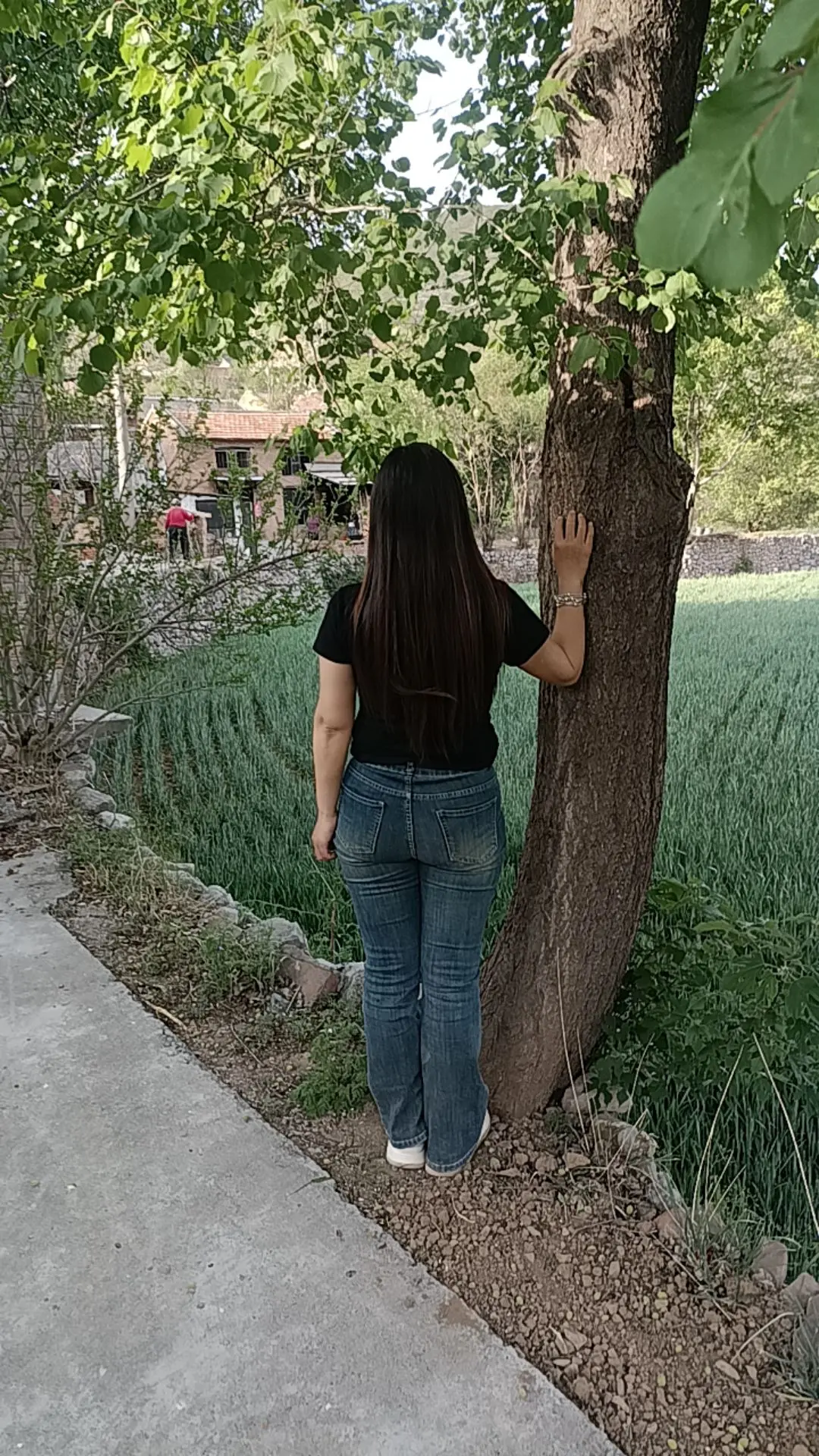 看到的是脸，看不清的是心，当面说你好的，转身就骂你，表面夸你的背后也会...