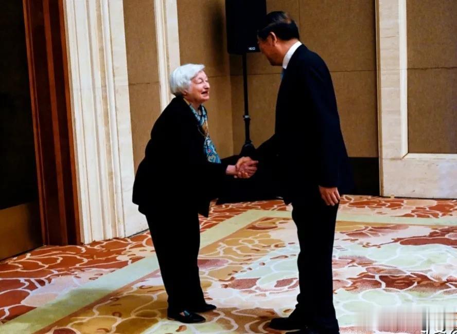 耶伦三鞠躬，代表耶伦拿到了她想要的东西。美国人对此炸锅了，但是炸锅都是共和党的人