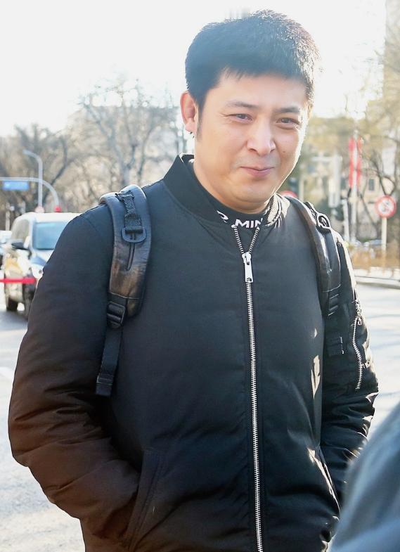 孙涛这次借助闫学晶事件宣布退出春晚，实际上就是让自己完成一次体面的职业谢幕。
