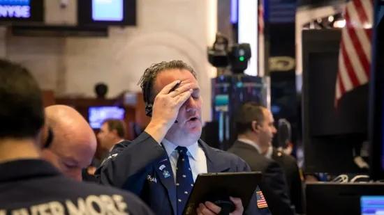 美国公司股票市值蒸发了1万亿美元，高科技公司资产的下跌尤为明显。具体而言，苹果公