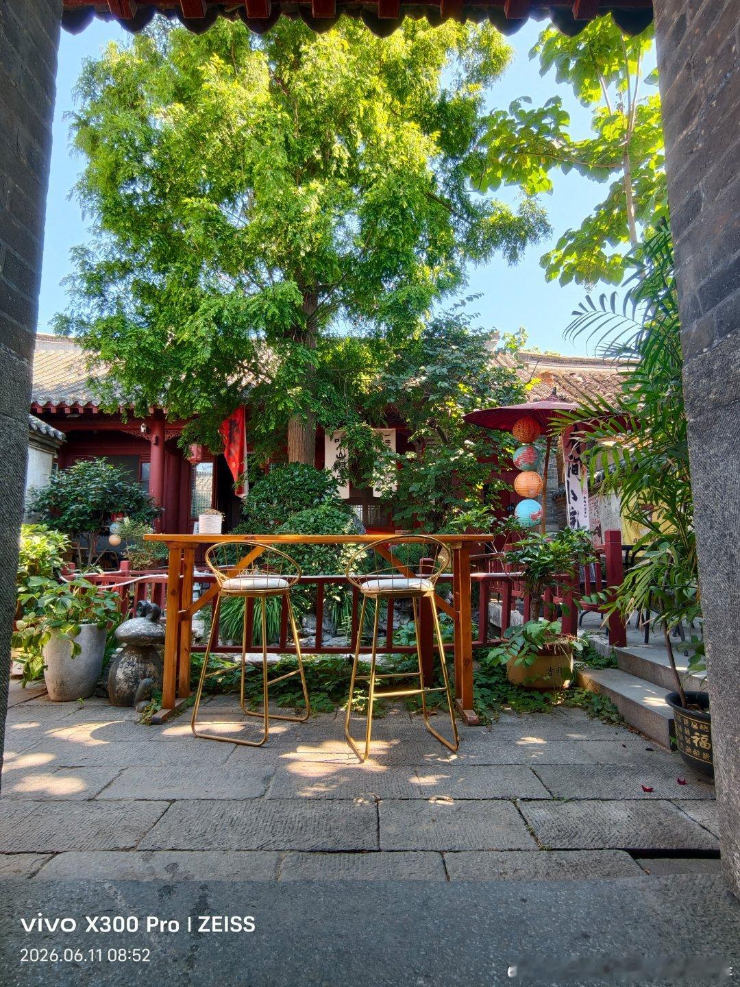 致平凡的自己：谋生顾家，烟火日常，也不忘修心发光，不与琐事纠缠，不做情绪内耗。 