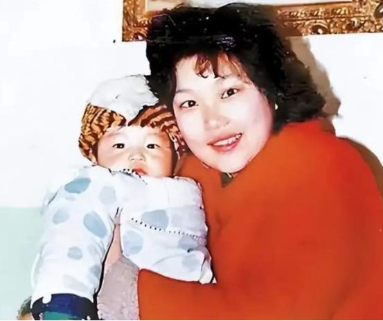 1988年，湖北1女子怀孕，丈夫宠她如宝，婆婆寸步不离照顾她，谁料，就在女子生下