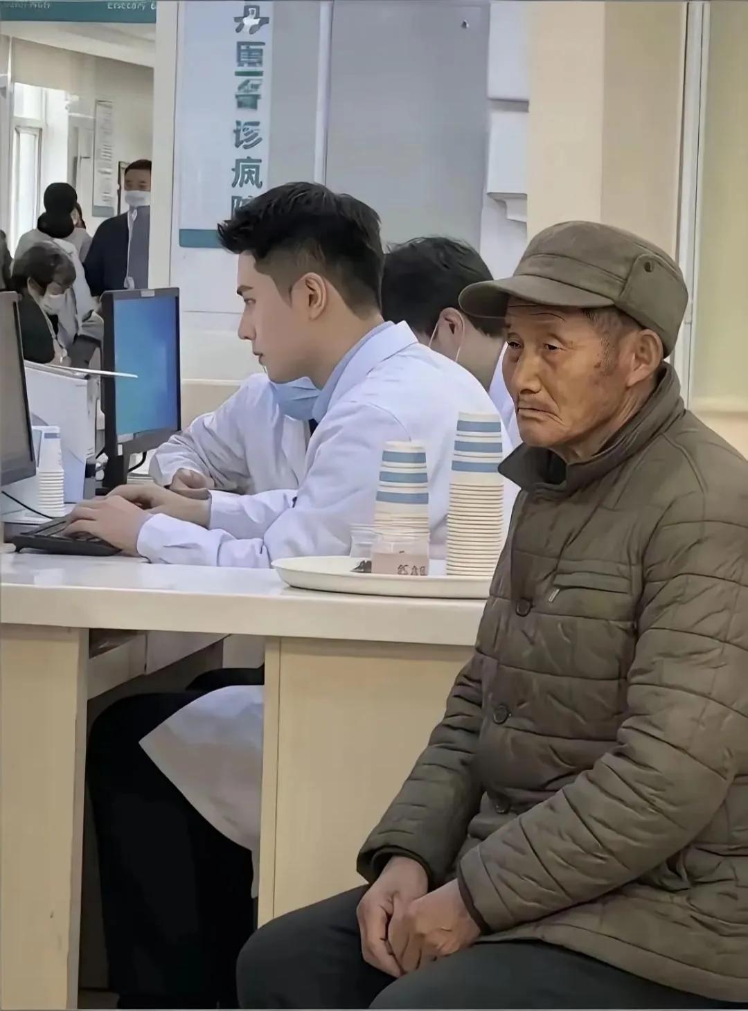 表妹去医院看病时，给我发了张照片，说遇到一位理想型的男生，问我觉得怎么样？我也不