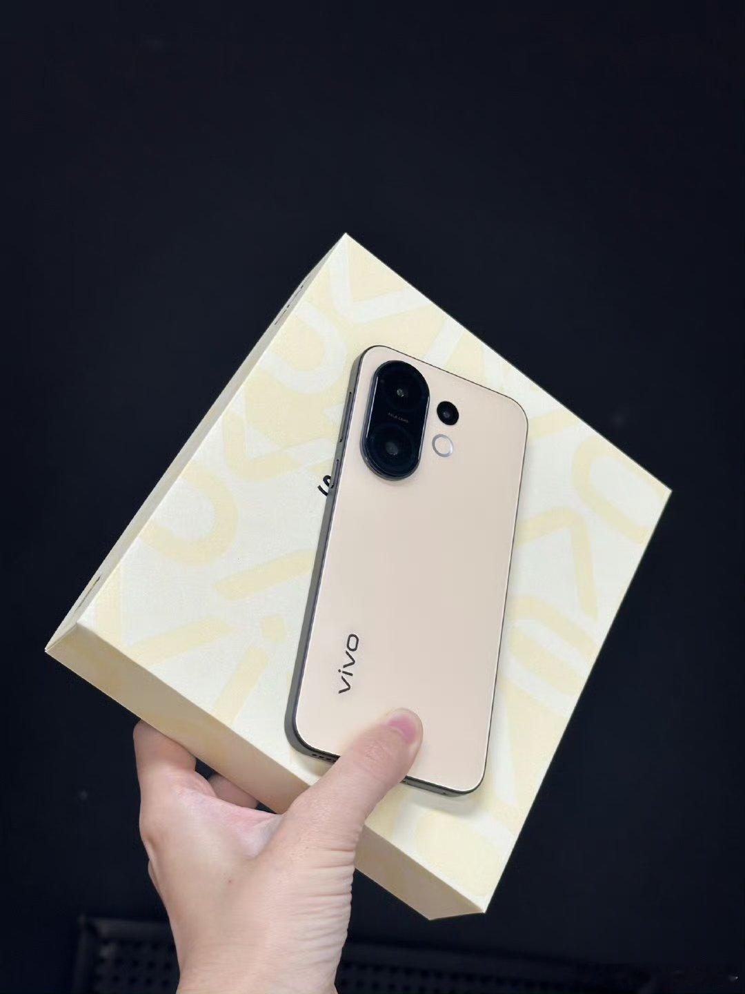 要说今夏多巴胺爆棚的手机，还得是vivo S30 Pro mini，连包装盒都这