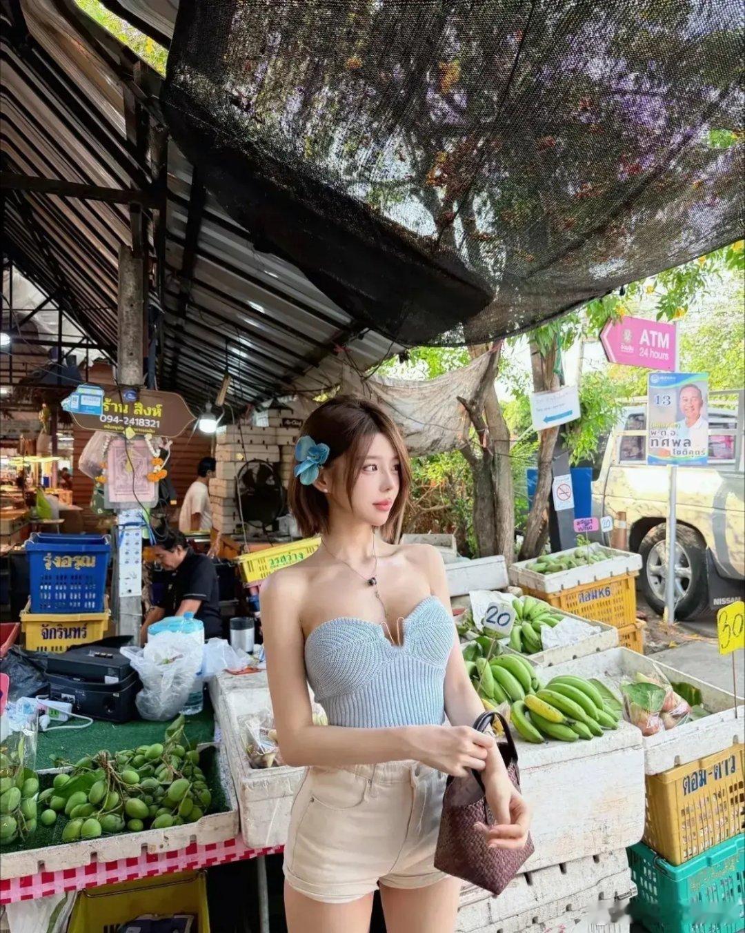 不懂就问，她是怎么做到，又瘦又有肉的？ 