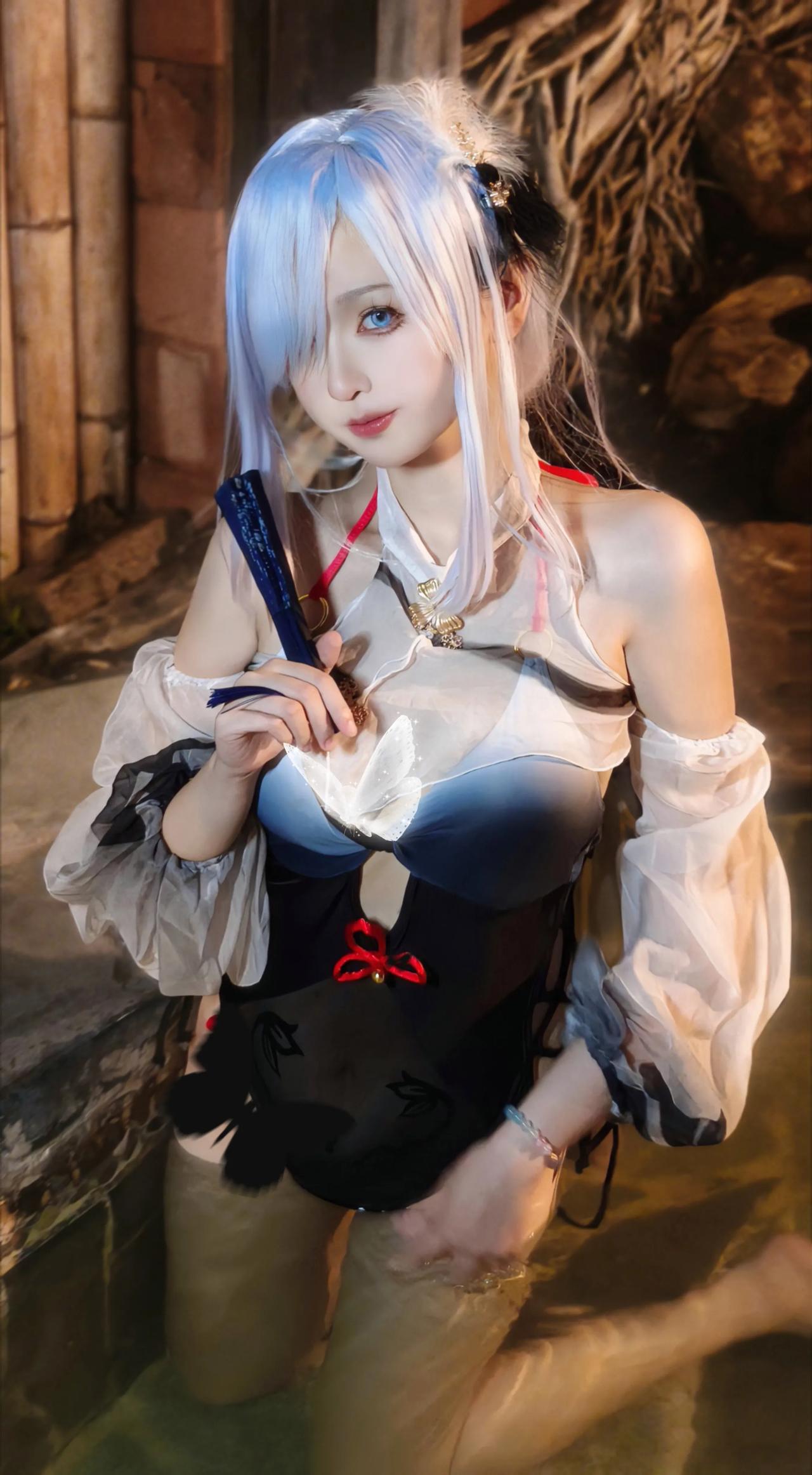 小姨的世界，是多姿多彩的!  
