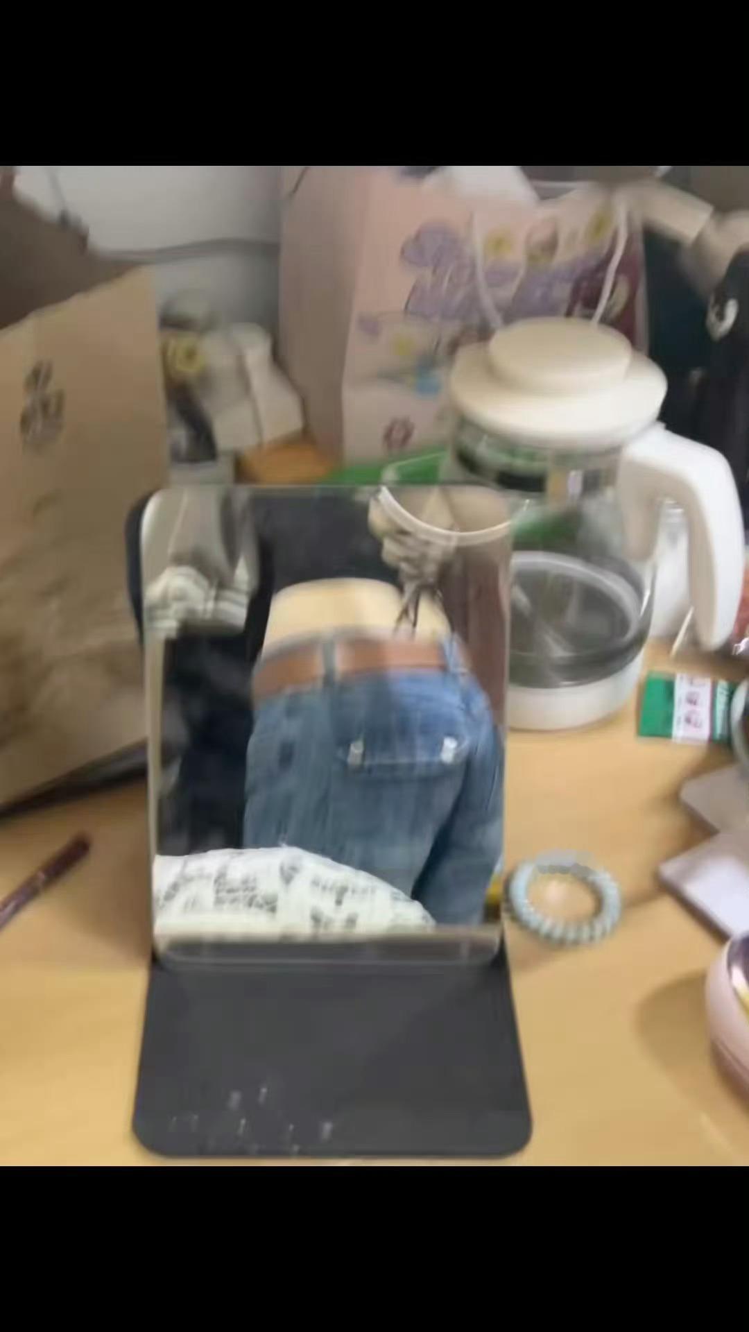 不要吵了 大家都一样烂 ​ ​​​[笑而不语]  ​​​