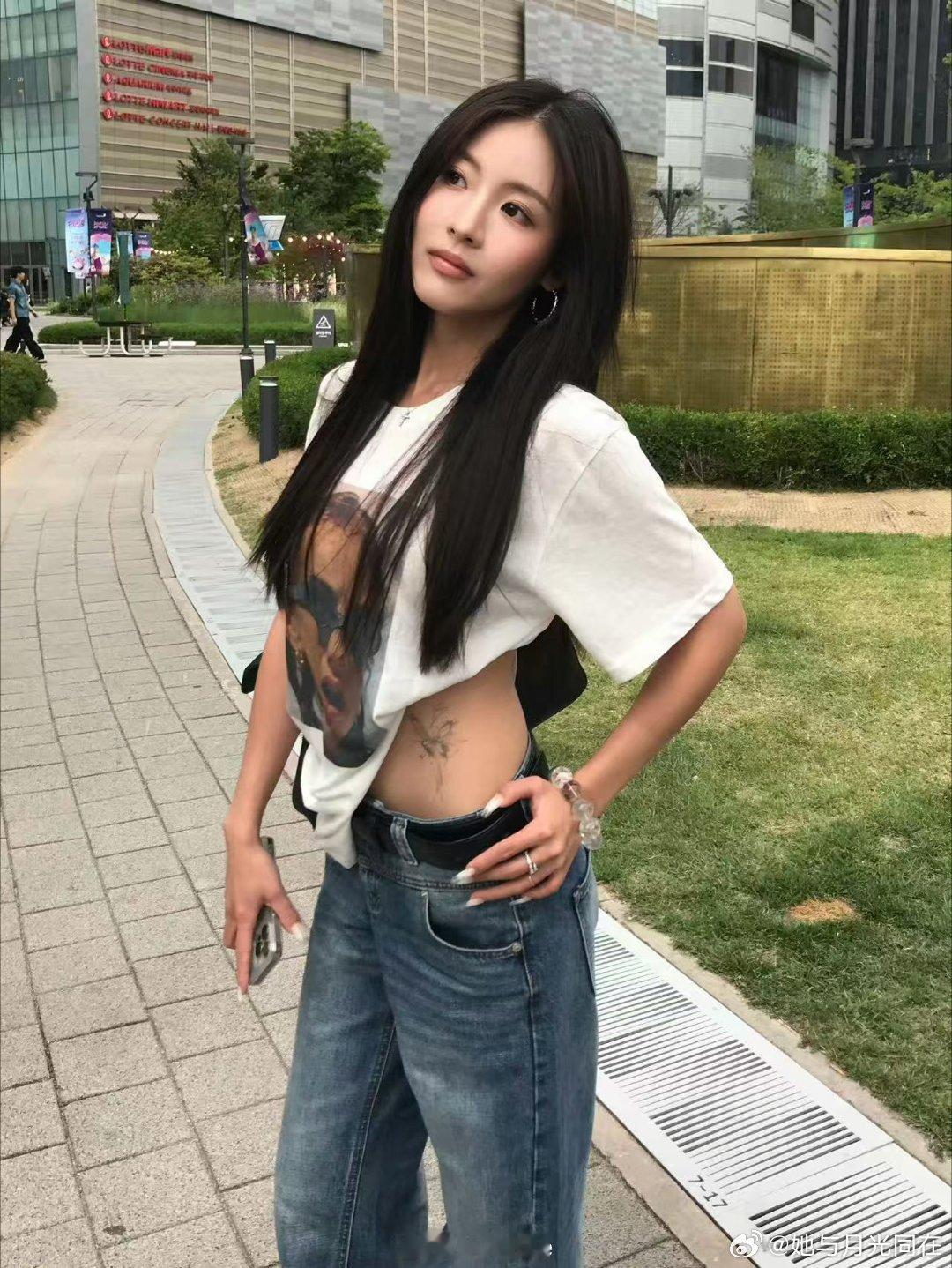 孙芮逛街偶遇伊能静我不止羡慕姐姐的运气，还羡慕姐姐的颜值孙芮晒和伊能静合照孙芮
