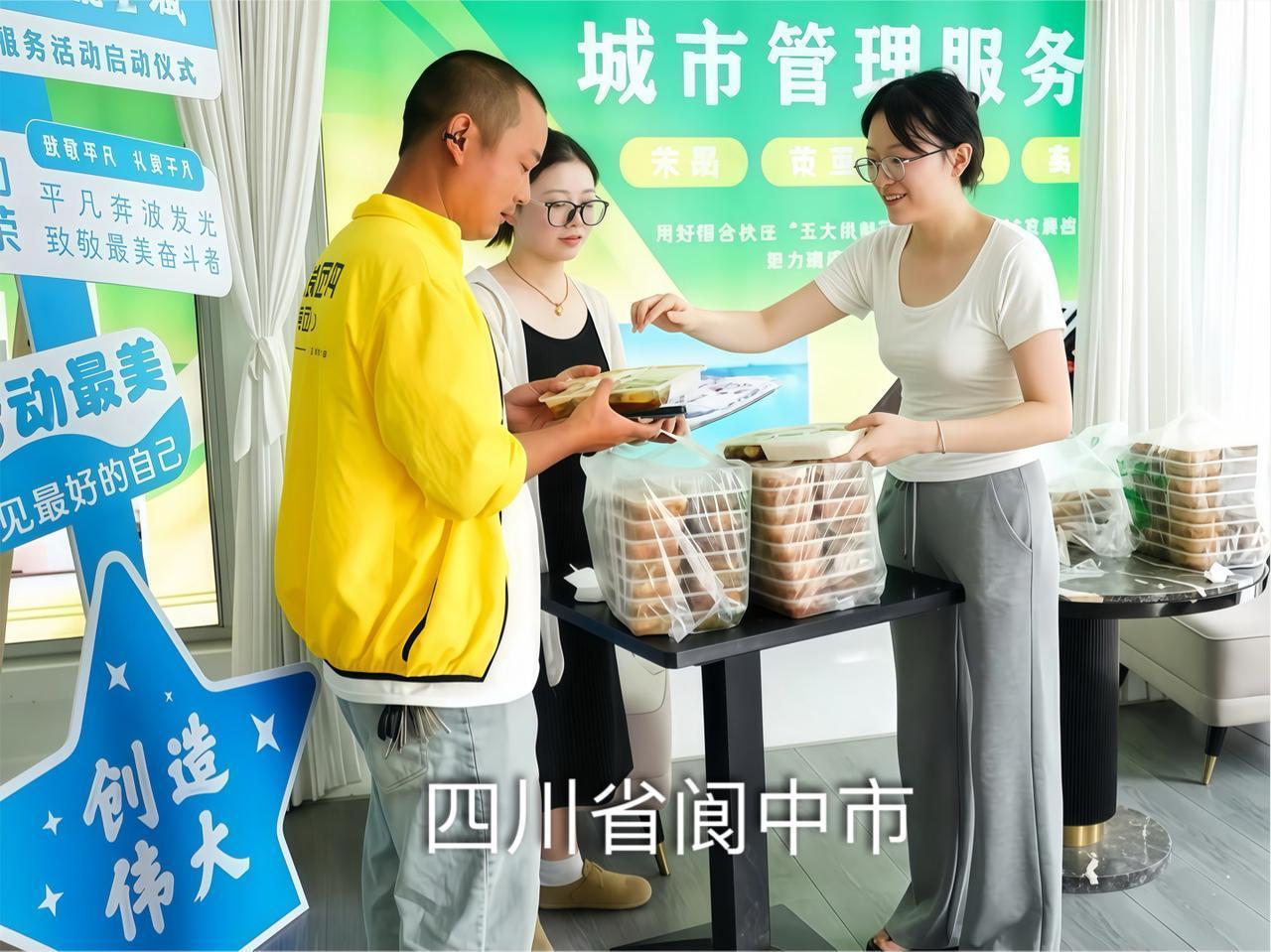 ［一餐热饭见温情！于细微处读懂一座城市的温度］

【编者按】一座城市最动人的风景
