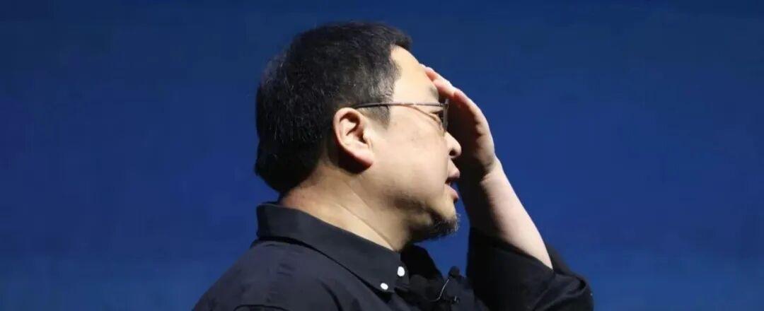 罗永浩碰到硬茬了！骂俞敏洪的回旋镖飞过来了！他真的是不敢回复了。不然像打地鼠一样