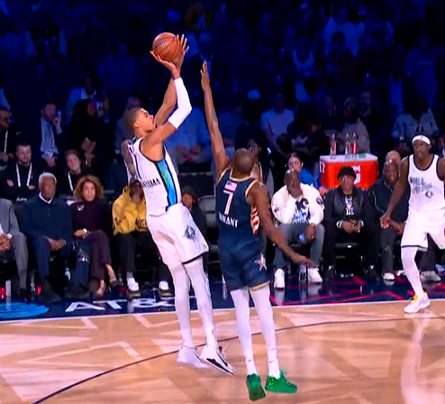 ▲杜兰特伸手都够不着的男人 