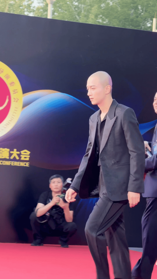 啊啊啊！我说光头真的很检验颜值啊！陈晓还是那么帅！#陈晓光头走红毯# ​​​