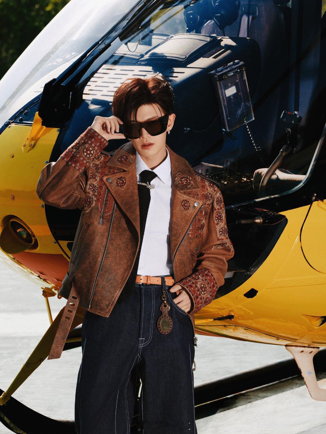 澳门偶遇任嘉伦  瞧那，在澳门街头有幸偶遇任嘉伦啦，这可算是偶遇里的绝佳体验了呀