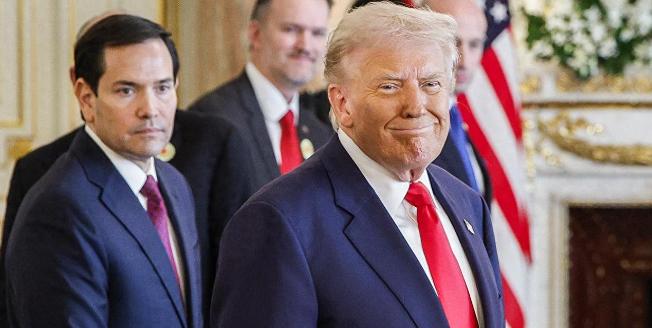 美日这波国际名场面真的让人大开眼界，特朗普访日刚跟高市早苗签完一堆合作协议，可转