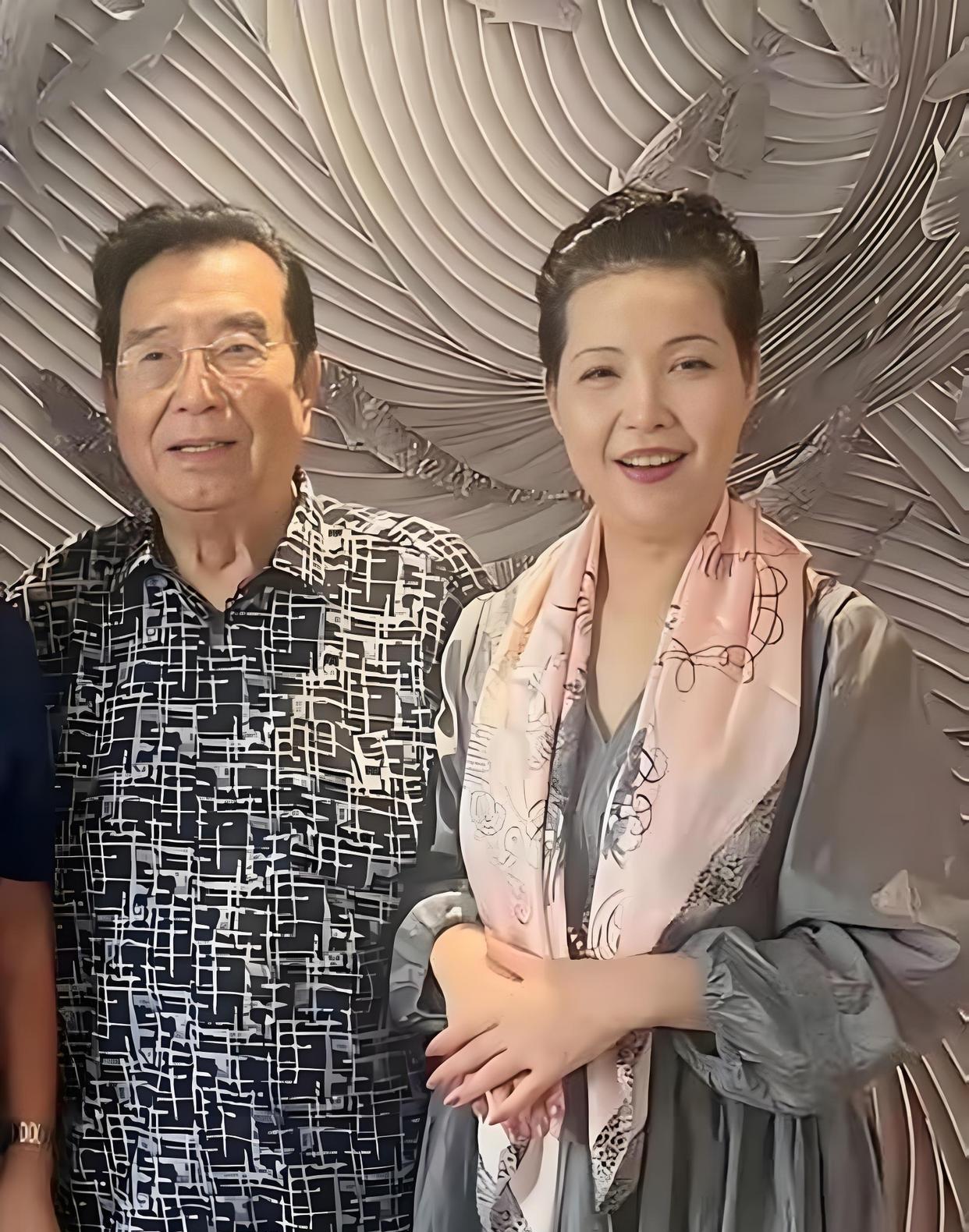 别信天价医美，59岁梦鸽皮肤紧致发光，全靠自律！每天雷打不动一小时瑜伽，吃饭先喝