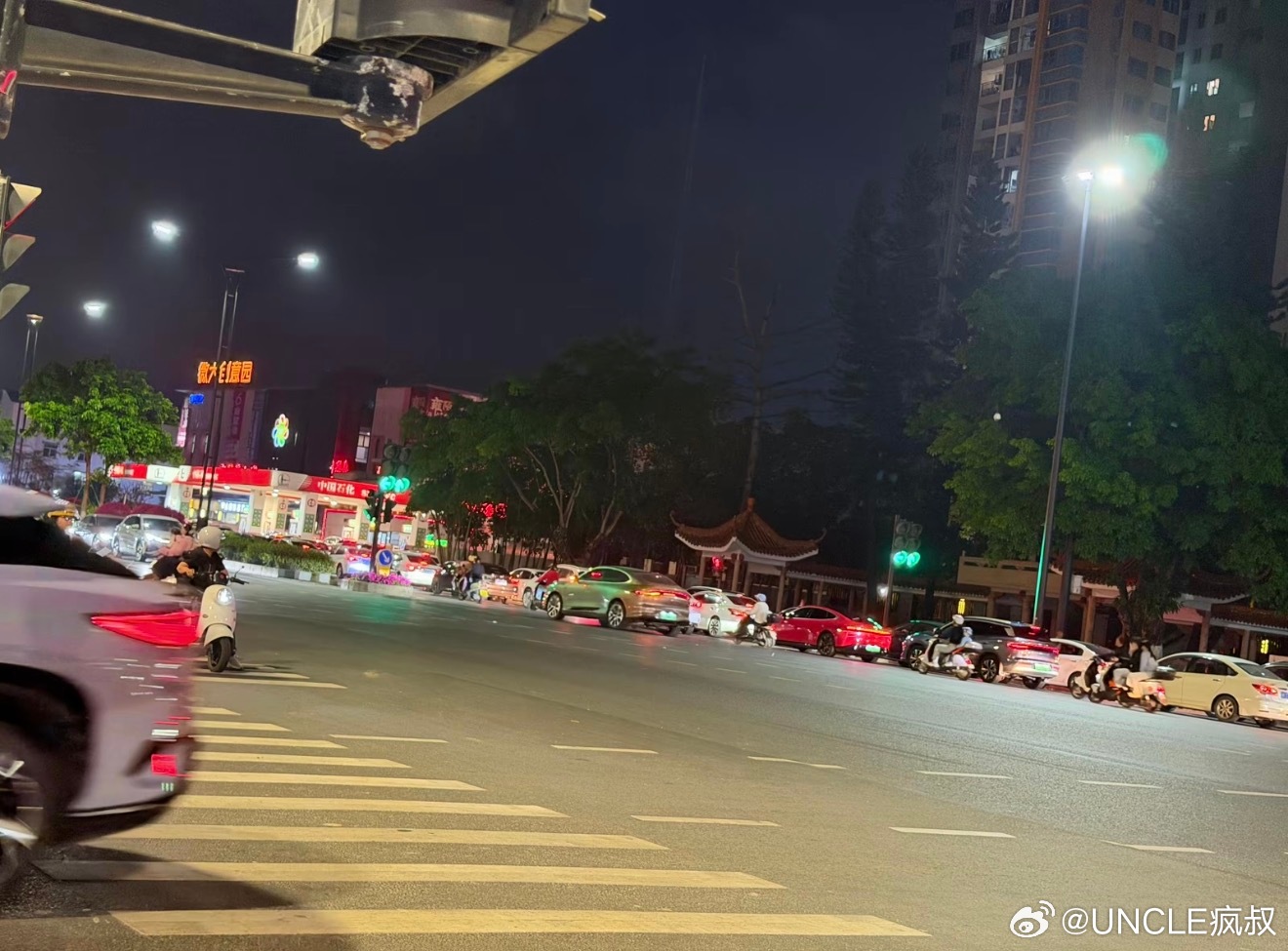 兄弟们，明天上班了，都加到最后一箱价格7开头的油了吗？油价