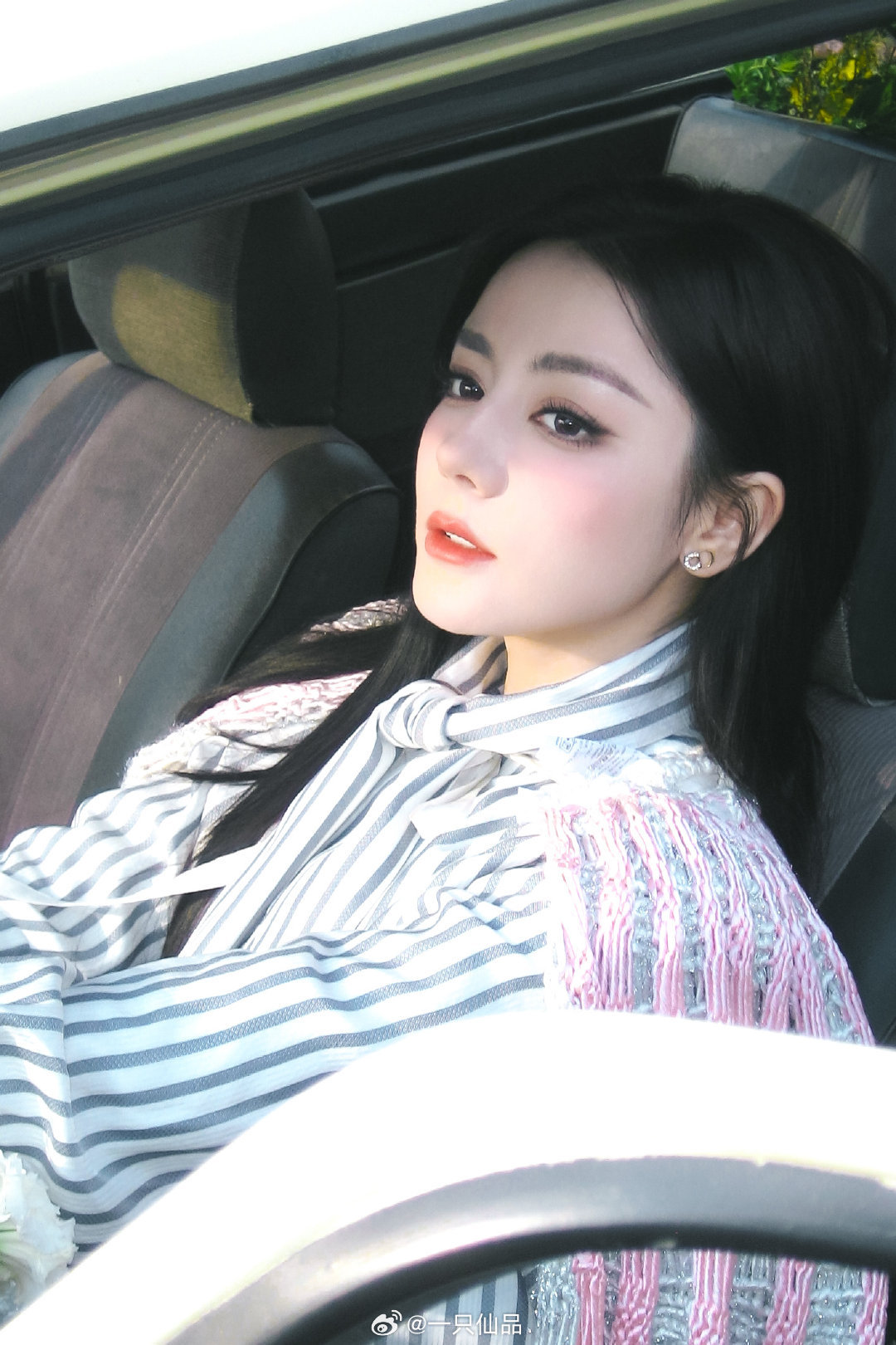 迪丽热巴闪耀巴黎 IMDb2025-2026全球十大最美女演员Top3迪丽热巴实