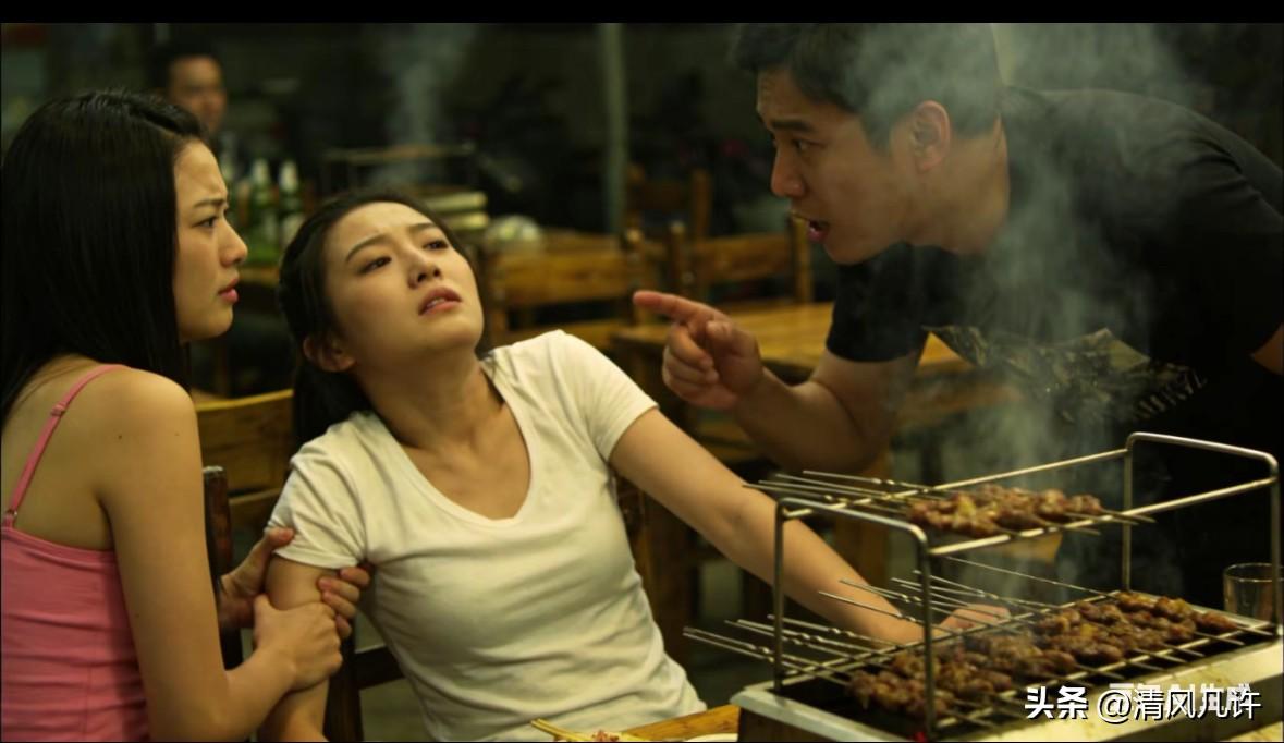 防人之心不可无！
四川一女子，晚上被闺蜜叫出去宵夜，不想被陌生男子缠上，接下来发