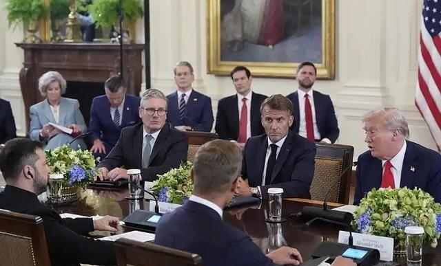 被特朗普轮番羞辱，欧洲政客终于明白了，为何中方从不直接介入冲突，欧洲七大政客主动